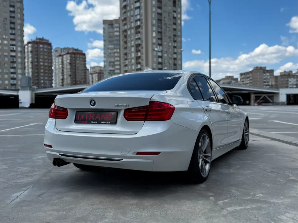 BMW 328i 2013 из парка аренды KTRANS