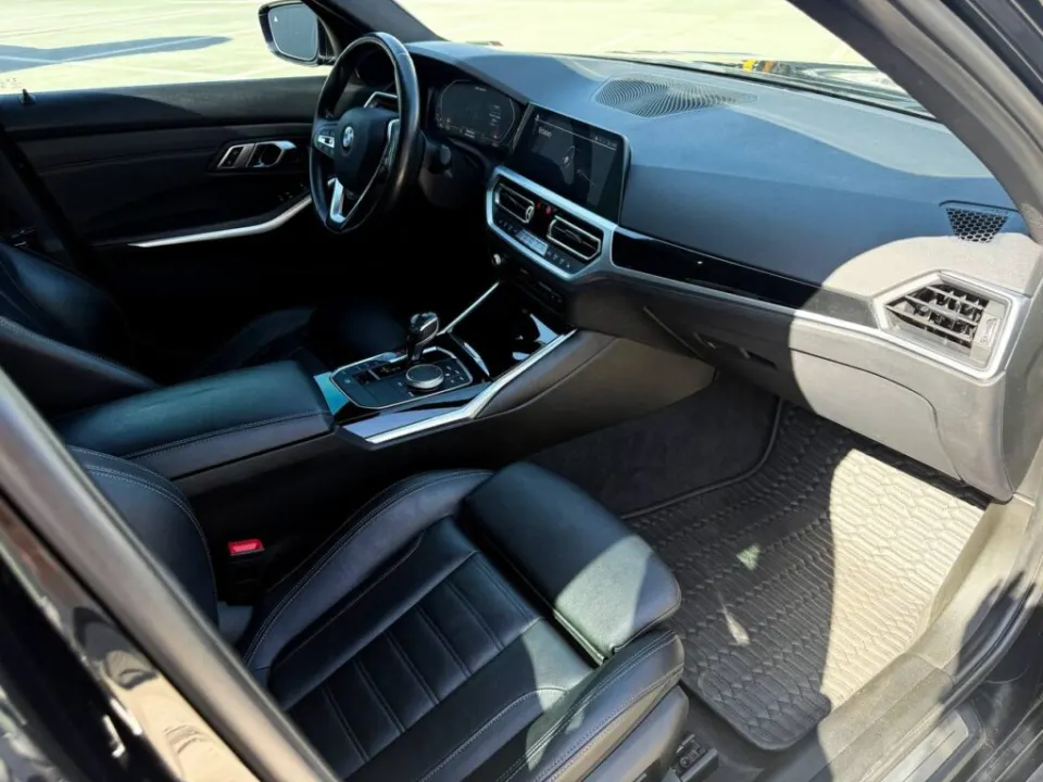BMW 330i 2019 из парка аренды KTRANS