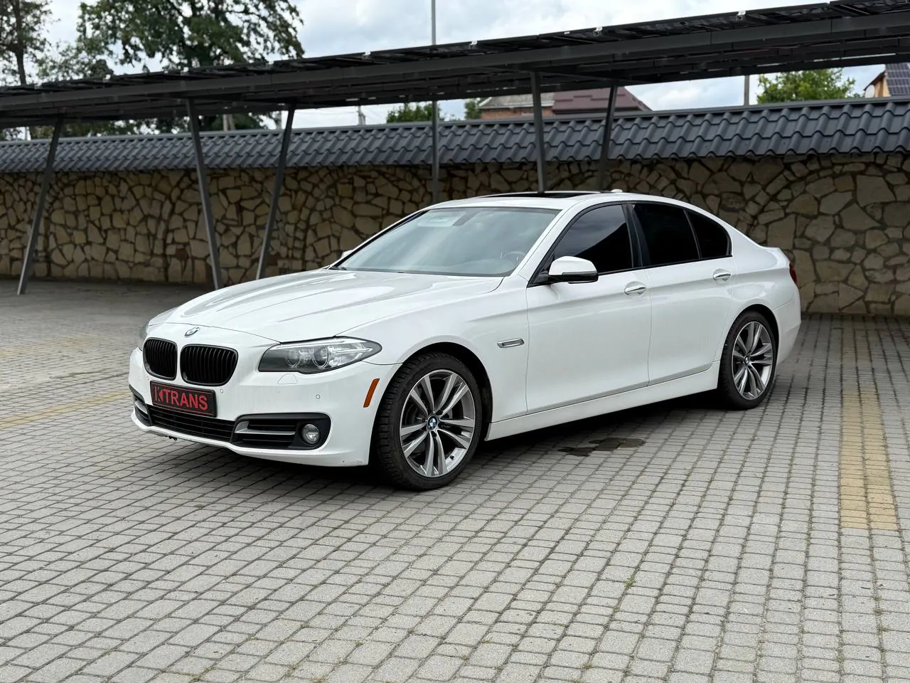 BMW 528i 2016 из парка аренды KTRANS