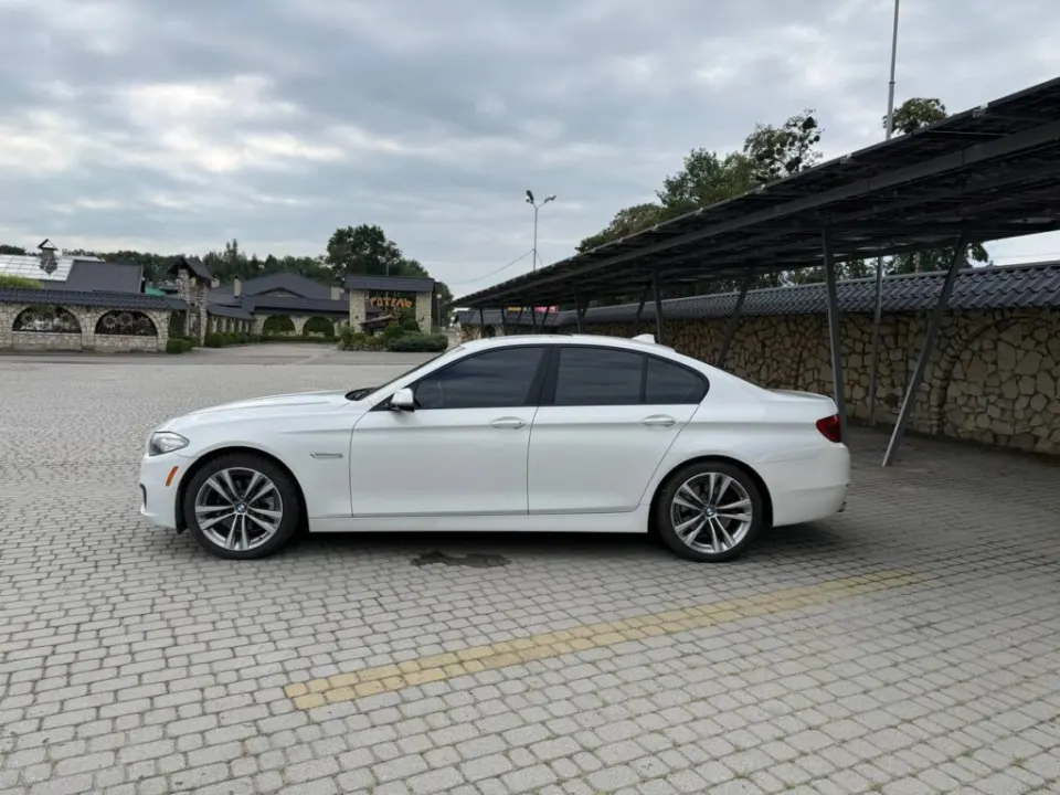 BMW 528i 2016 из парка аренды KTRANS