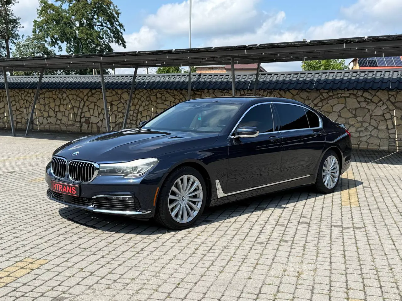 BMW 740i 2018 из парка аренды KTRANS