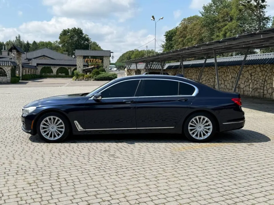 BMW 740i 2018 из парка аренды KTRANS