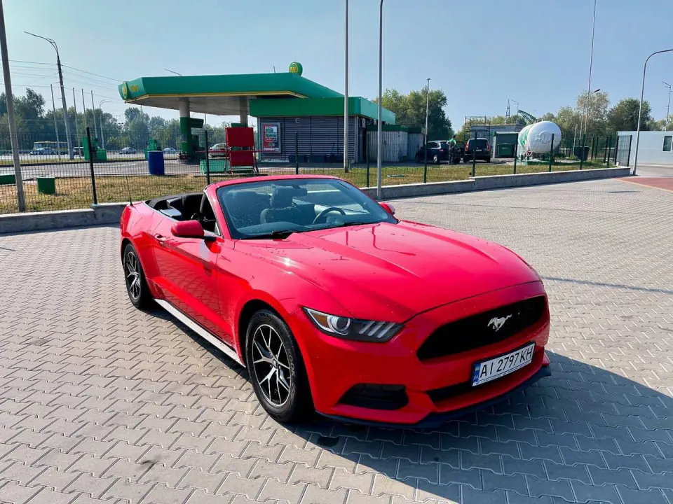 Ford Mustang Cabrio 2016 из парка аренды KTRANS