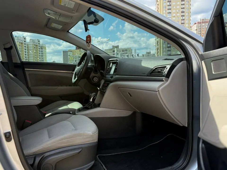 Hyundai Elantra 2017 из парка аренды KTRANS