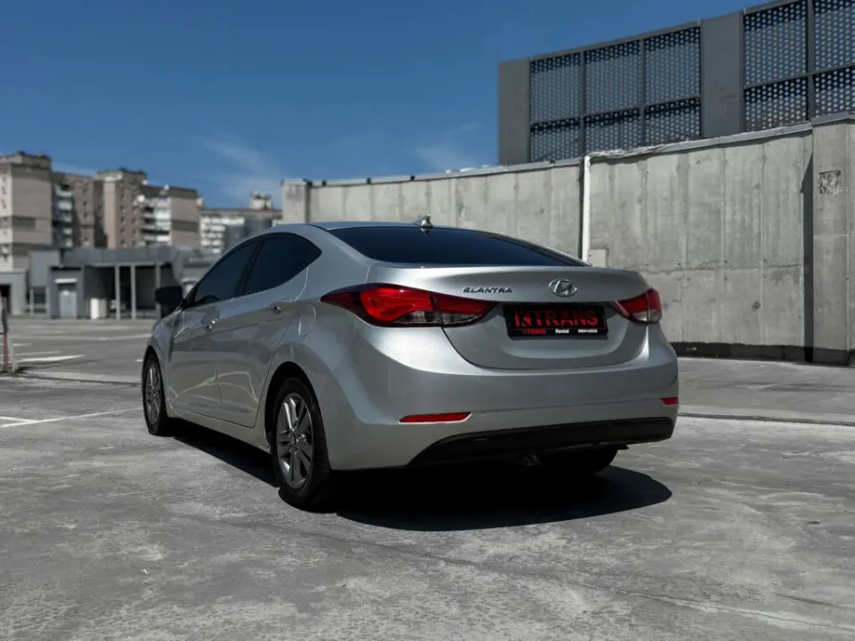 Hyundai Elantra 2015 из парка аренды KTRANS