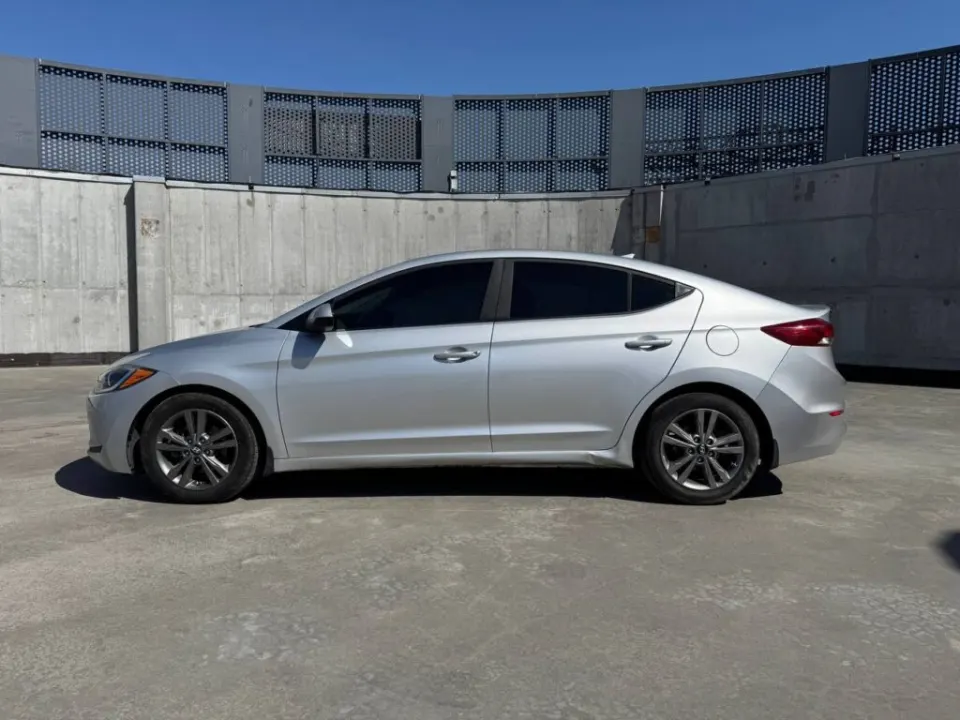 Hyundai Elantra 2017 из парка аренды KTRANS
