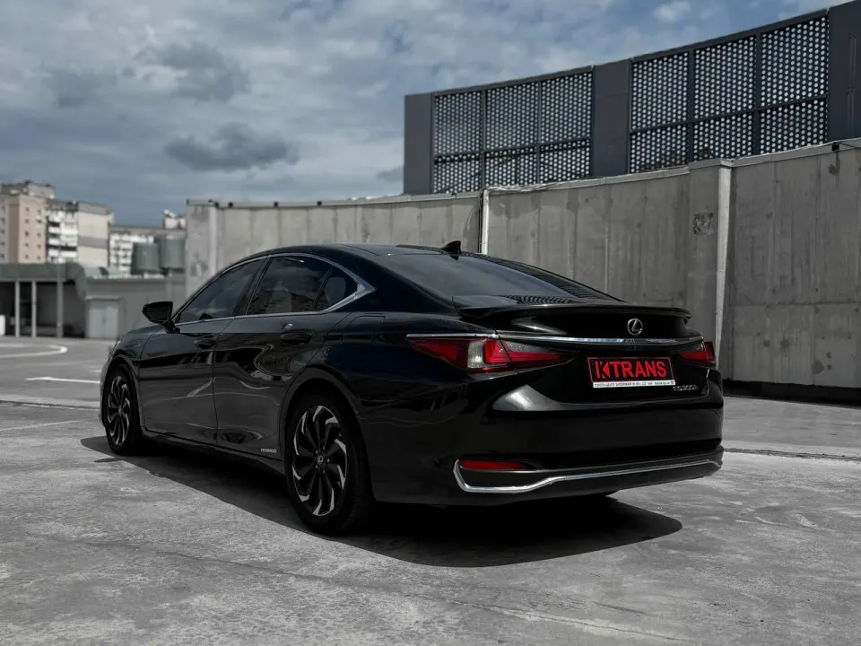 Lexus ES300 Hybrid 2019 from the KTRANS rental fleet