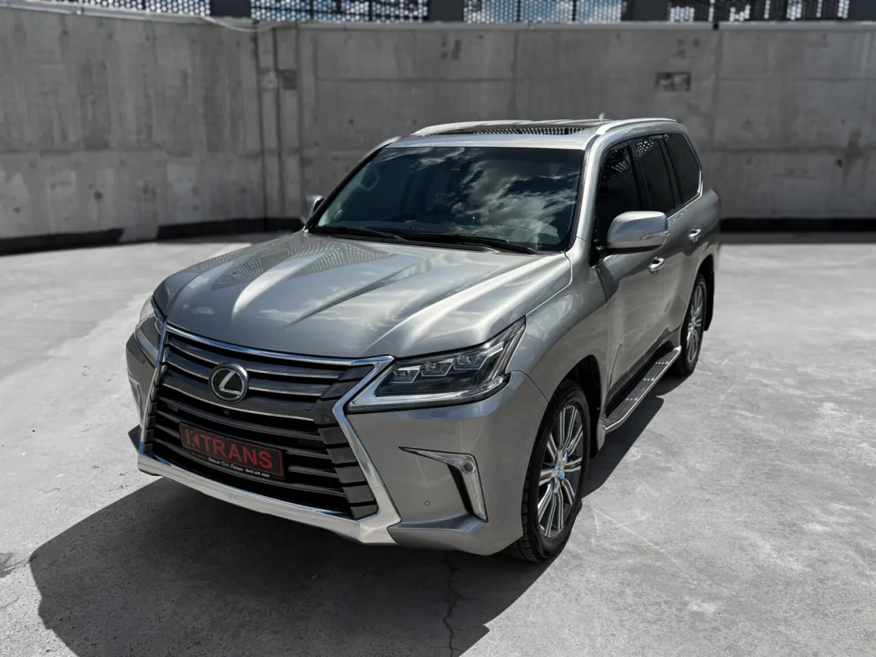 Lexus LX 570 2017 из парка аренды KTRANS