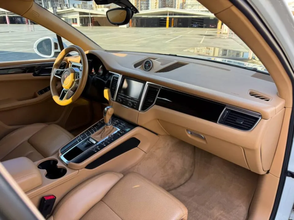 Porsche Macan 2014 из парка аренды KTRANS