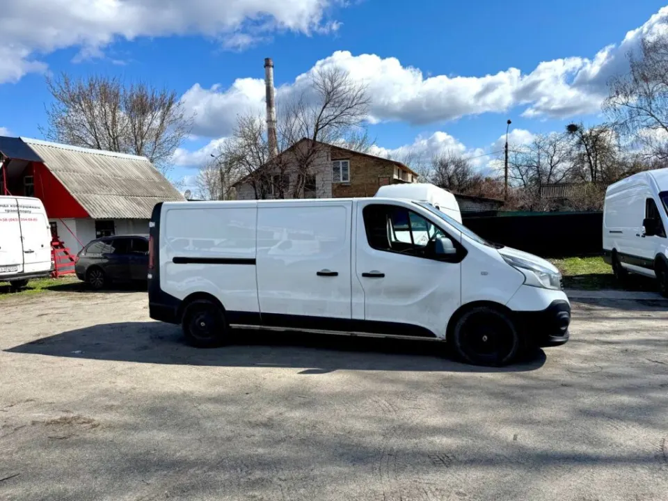 Renault Trafic 2016 from the KTRANS rental fleet