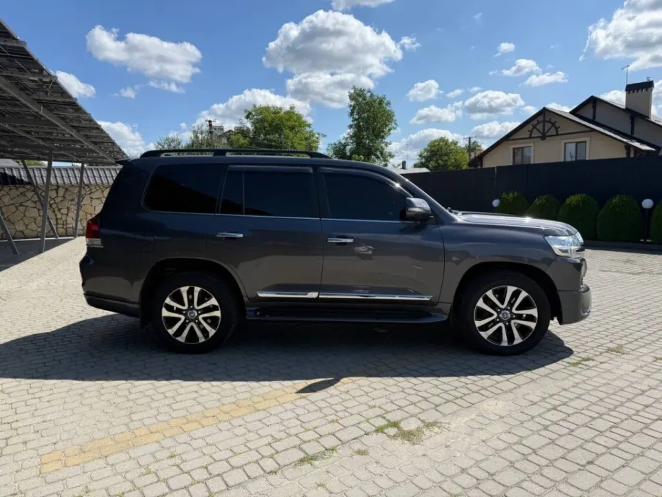 Toyota LC 200 2017 из парка аренды KTRANS