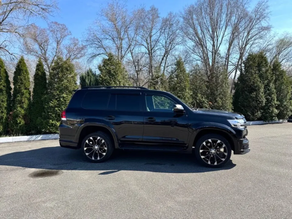 Toyota Land Cruiser 200 from the KTRANS rental fleet